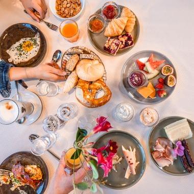 Frühstückstisch von oben Frühstückstisch von oben